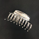 Od zapomnianego gadżetu z lat 90. po najbardziej pożądaną ozdobę do włosów sezonu.